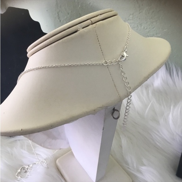 Avon Keystone Long Pendant necklace and earring set silver tone
New in … - Picture 5 of 16